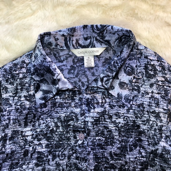 Casual Corner Buttonup - Picture 10 of 10